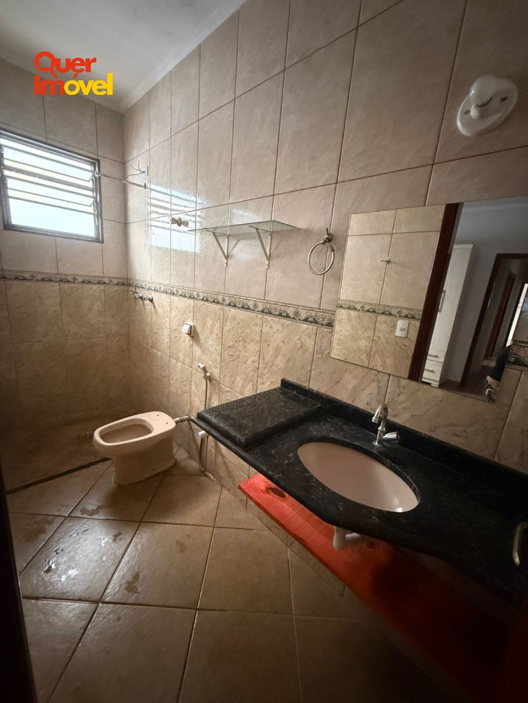 Imperdível oportunidade: Casa à venda no Planalto Verde, Ribeirão Preto-SP, 2 quartos, 1 suíte, 1 sala, 2 banheiros, 1 vaga de garagem! Quer Imóvel Negócios Imobiliários.