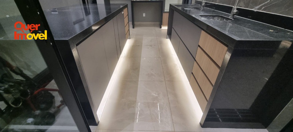Oportunidade única: Casa de alto padrão em condomínio à venda em Ribeirão Preto-SP no Residencial E Empresarial Alphaville! 4 quartos, 4 suítes, 2 salas, 7 banheiros, 6 vagas de garagem, 421m². Quer…