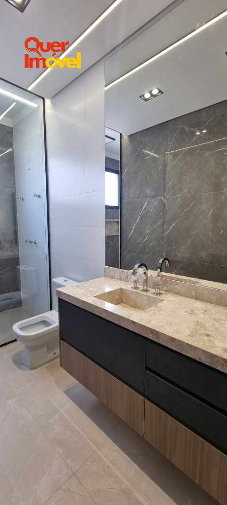 Oportunidade única: Casa de alto padrão em condomínio à venda em Ribeirão Preto-SP no Residencial E Empresarial Alphaville! 4 quartos, 4 suítes, 2 salas, 7 banheiros, 6 vagas de garagem, 421m². Quer…