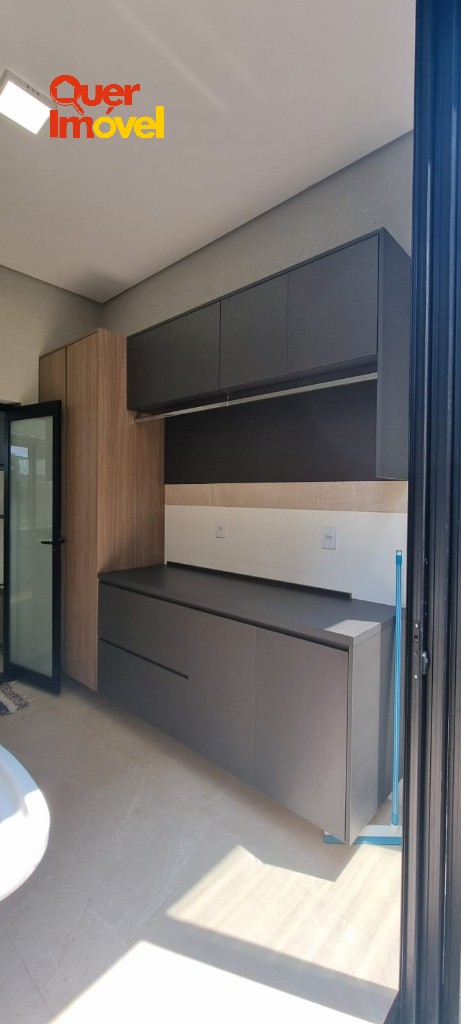 Oportunidade única: Casa de alto padrão em condomínio à venda em Ribeirão Preto-SP no Residencial E Empresarial Alphaville! 4 quartos, 4 suítes, 2 salas, 7 banheiros, 6 vagas de garagem, 421m². Quer…