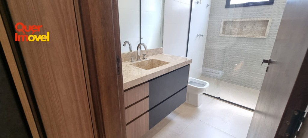 Oportunidade única: Casa de alto padrão em condomínio à venda em Ribeirão Preto-SP no Residencial E Empresarial Alphaville! 4 quartos, 4 suítes, 2 salas, 7 banheiros, 6 vagas de garagem, 421m². Quer…