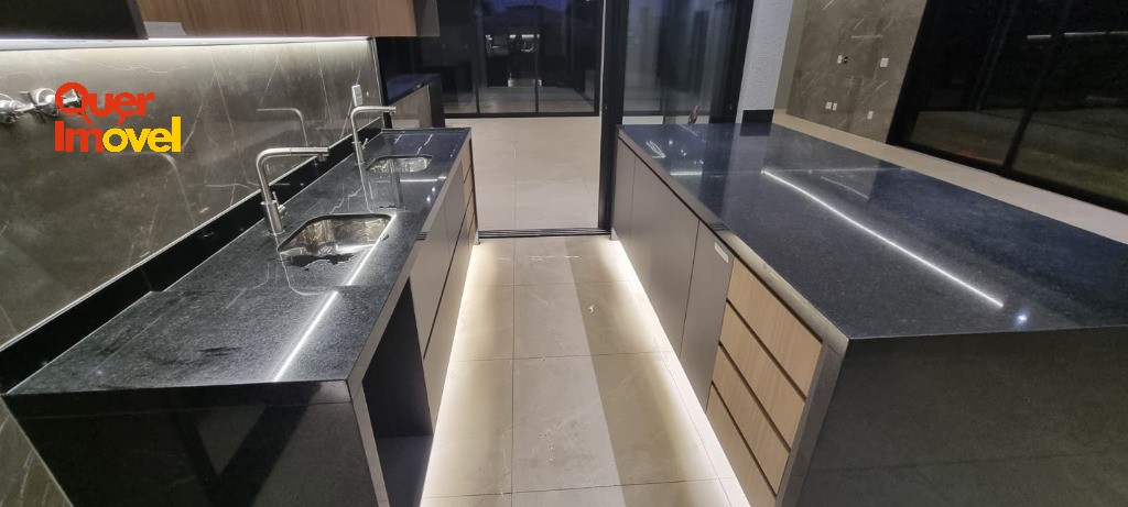 Oportunidade única: Casa de alto padrão em condomínio à venda em Ribeirão Preto-SP no Residencial E Empresarial Alphaville! 4 quartos, 4 suítes, 2 salas, 7 banheiros, 6 vagas de garagem, 421m². Quer…