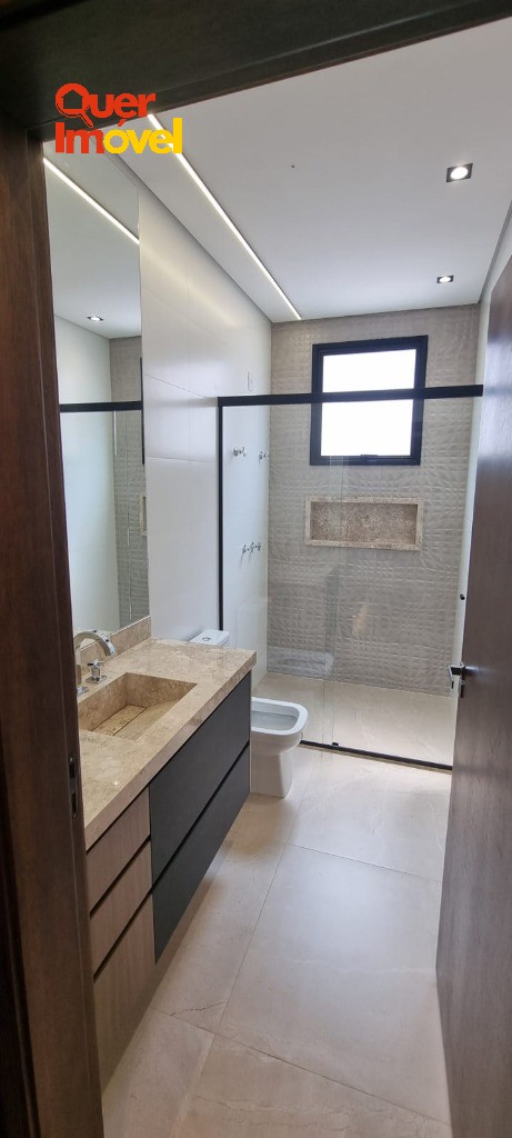 Oportunidade única: Casa de alto padrão em condomínio à venda em Ribeirão Preto-SP no Residencial E Empresarial Alphaville! 4 quartos, 4 suítes, 2 salas, 7 banheiros, 6 vagas de garagem, 421m². Quer…