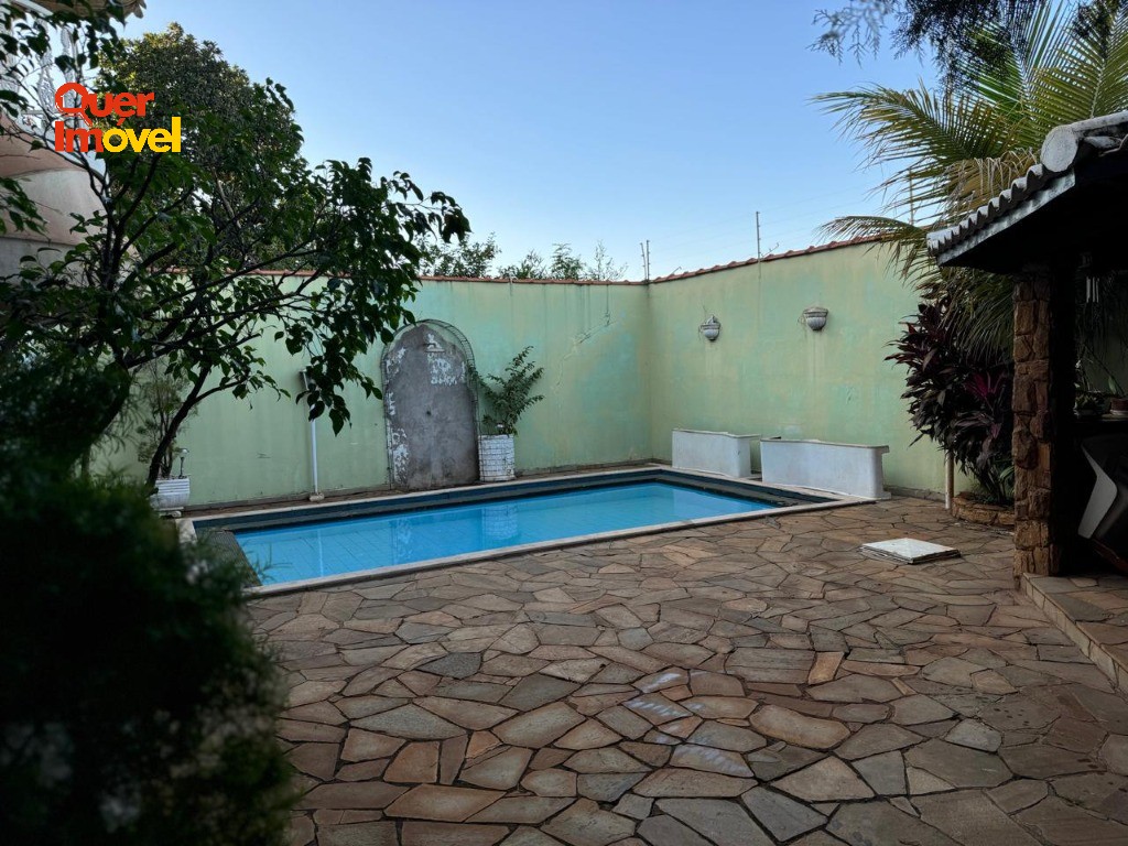 Casa, 4 quartos, 306 m² - Foto 1