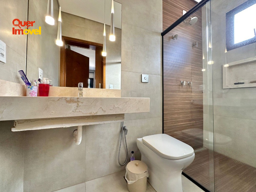 Casa à Venda no Condomínio Villa Romana, 3 Suítes, Suíte Master, Elevador, Piscina, Energia Solar e Área Gourmet de Alto Padrão