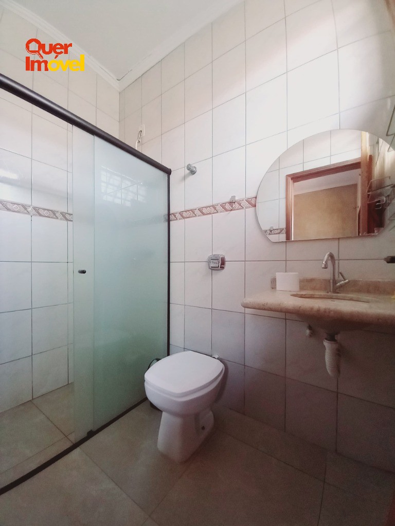 Imperdível casa à venda em Ribeirão Preto-SP, Parque dos Lagos: 3 suítes, sala, 4 banheiros, 4 vagas, 159m².