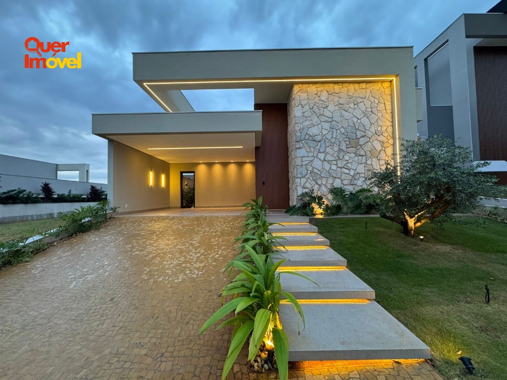Oportunidade única: casa de alto padrão em condomínio no res