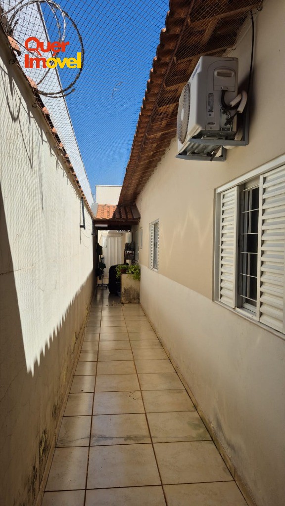 Confira esta incrível casa à venda em Ribeirão Preto-SP, bairro Ipiranga: 2 quartos, 1 suíte, 1 sala, 2 banheiros, 2 vagas, 103m². Quer Imóvel Negócios Imobiliários.