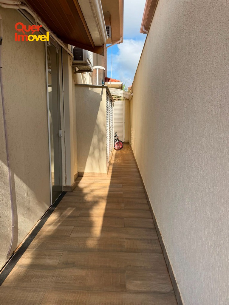 Casa alto padrão à venda no condomínio laranjeiras 3 suítes,