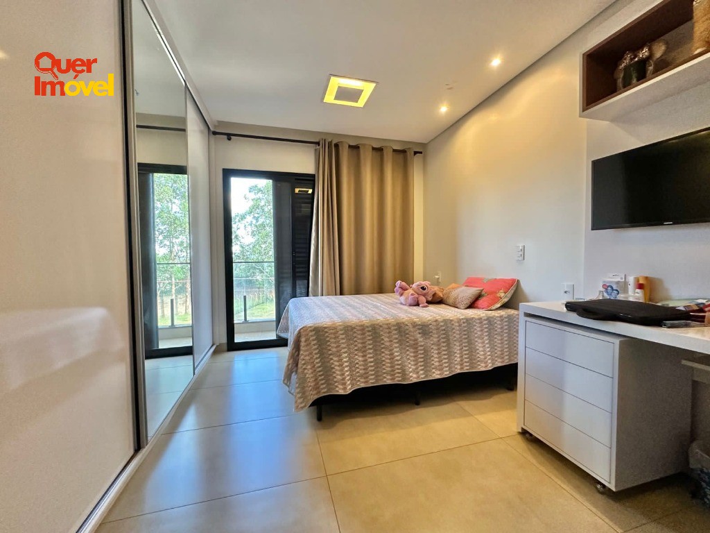 Casa à Venda no Condomínio Villa Romana, 3 Suítes, Suíte Master, Elevador, Piscina, Energia Solar e Área Gourmet de Alto Padrão