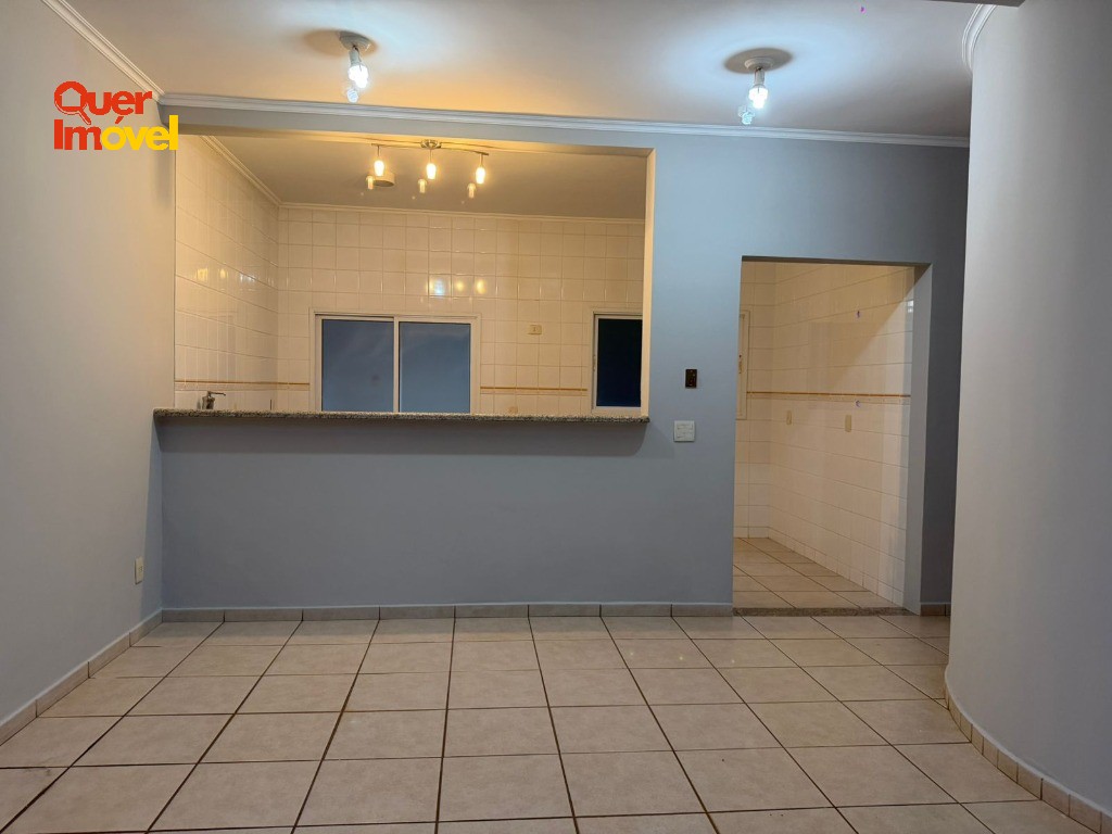 Imóvel Impecável no Centro de Cravinhos-SP: Casa com 3 quartos, 2 suítes, 1 sala, 4 banheiros, 2 vagas de garagem e 264m². Quer Imóvel Negócios Imobiliários.