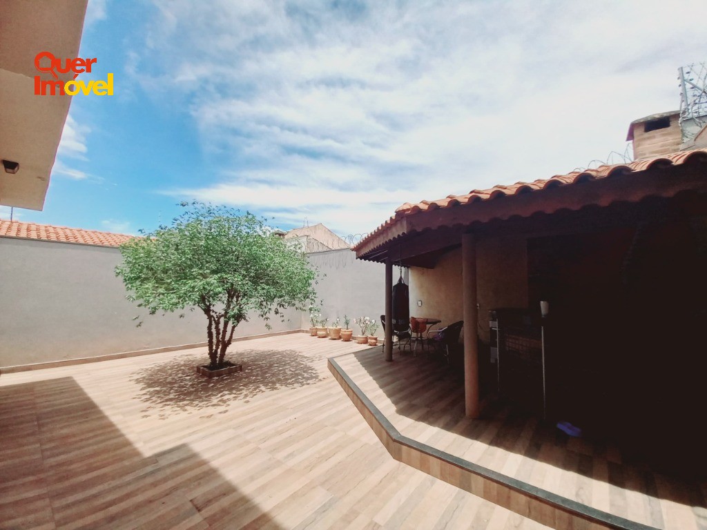 Imperdível casa à venda em Ribeirão Preto-SP, Parque dos Lagos: 3 suítes, sala, 4 banheiros, 4 vagas, 159m².