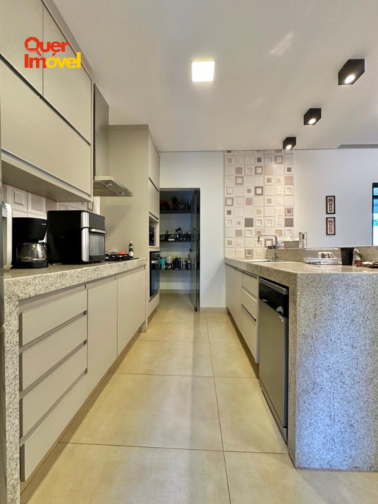 Casa à venda no condomínio villa romana, 3 suítes, suíte mas