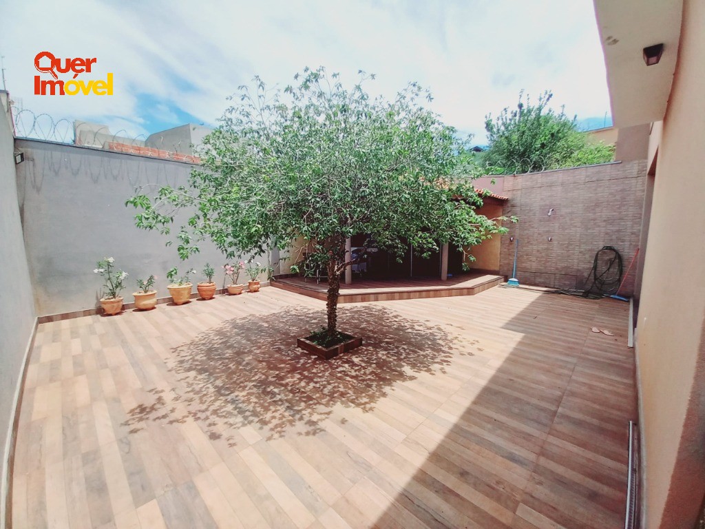 Imperdível casa à venda em Ribeirão Preto-SP, Parque dos Lagos: 3 suítes, sala, 4 banheiros, 4 vagas, 159m².