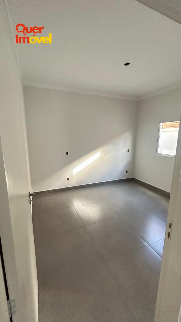 Imperdível oportunidade: Casa a venda com 2 quartos, 1 suíte, 1 sala, 2 banheiros, 2 vagas de garagem e 70,00 m² na cidade de e no bairro .