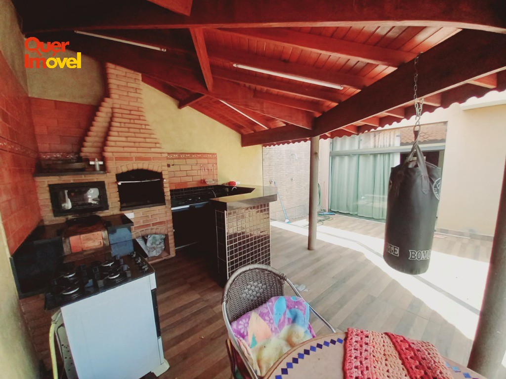 Imperdível casa à venda em Ribeirão Preto-SP, Parque dos Lagos: 3 suítes, sala, 4 banheiros, 4 vagas, 159m².