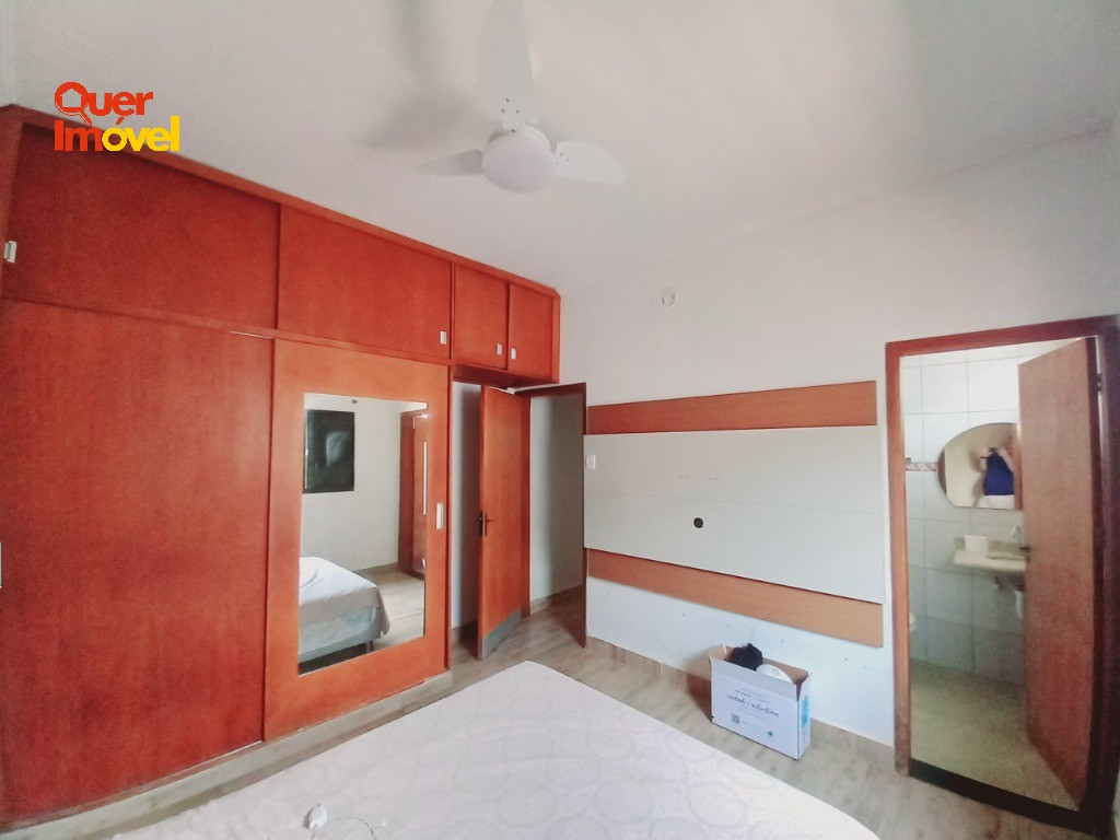 Imperdível casa à venda em Ribeirão Preto-SP, Parque dos Lagos: 3 suítes, sala, 4 banheiros, 4 vagas, 159m².