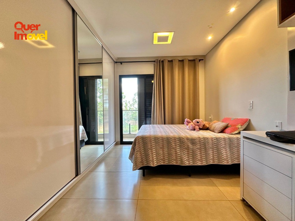 Casa à Venda no Condomínio Villa Romana, 3 Suítes, Suíte Master, Elevador, Piscina, Energia Solar e Área Gourmet de Alto Padrão