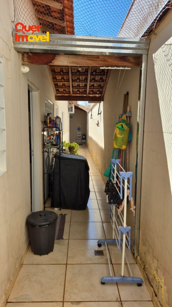Confira esta incrível casa à venda em Ribeirão Preto-SP, bairro Ipiranga: 2 quartos, 1 suíte, 1 sala, 2 banheiros, 2 vagas, 103m². Quer Imóvel Negócios Imobiliários.