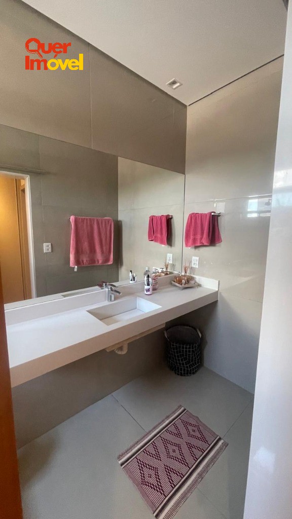 Casa de luxo em condomínio: 3 quartos, 3 suítes, 2 salas, 5 