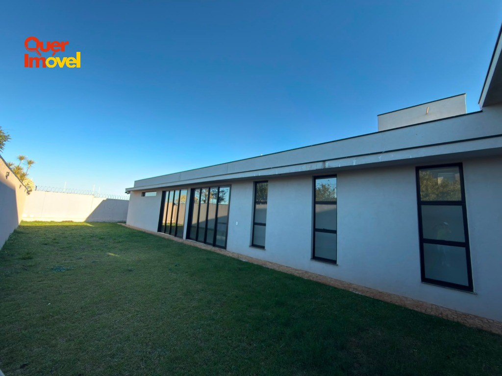 Oportunidade imperdível: casa de alto padrão com 2 suítes no