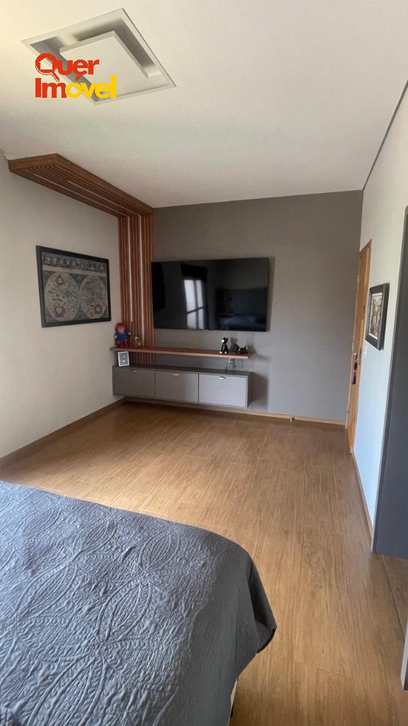 Casa de luxo em condomínio: 3 quartos, 3 suítes, 2 salas, 5 