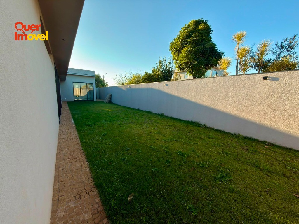 Oportunidade imperdível: casa de alto padrão com 2 suítes no