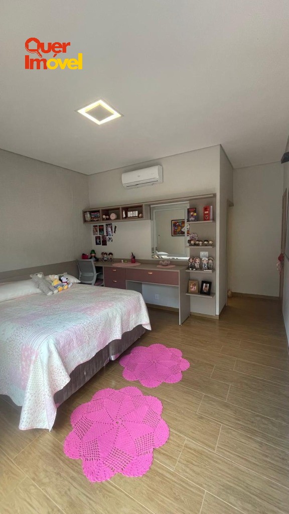Casa de luxo em condomínio: 3 quartos, 3 suítes, 2 salas, 5 