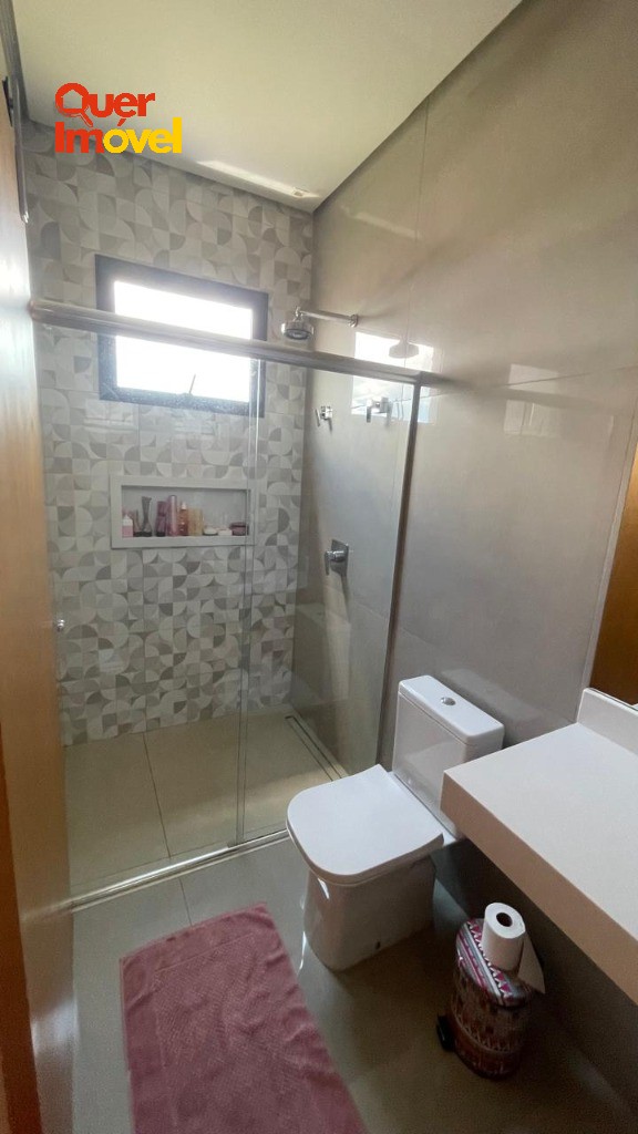 Casa de luxo em condomínio: 3 quartos, 3 suítes, 2 salas, 5 