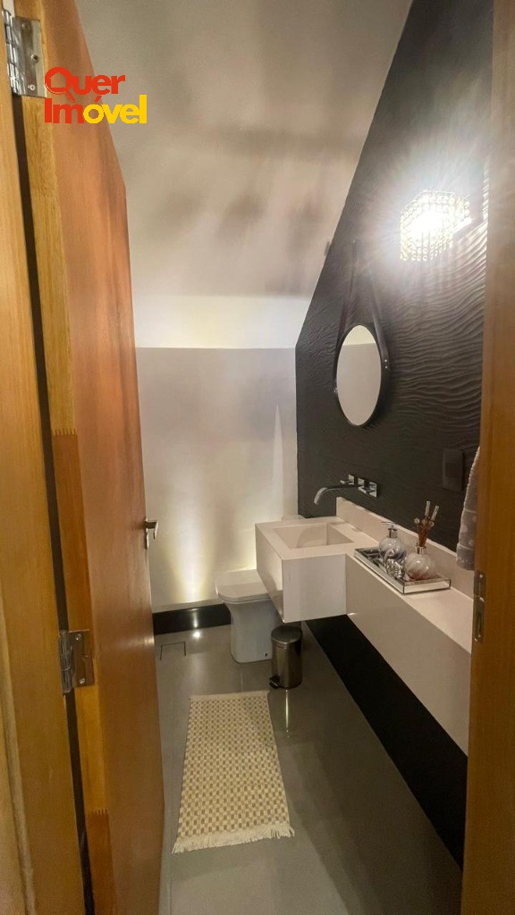 Casa de luxo em condomínio: 3 quartos, 3 suítes, 2 salas, 5 
