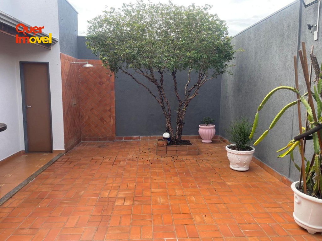 Imperdível oportunidade: Casa à venda em Ribeirão Preto-SP, Vila Albertina. 3 quartos, 1 suíte, 1 sala, 3 banheiros, 2 vagas. 192m². Entre em contato com a Imobiliária Quer Imóvel!