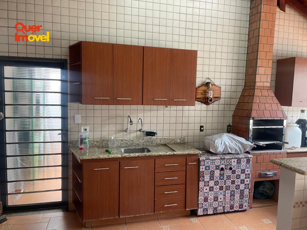 Imperdível oportunidade: Casa à venda em Ribeirão Preto-SP, Vila Albertina. 3 quartos, 1 suíte, 1 sala, 3 banheiros, 2 vagas. 192m². Entre em contato com a Imobiliária Quer Imóvel!