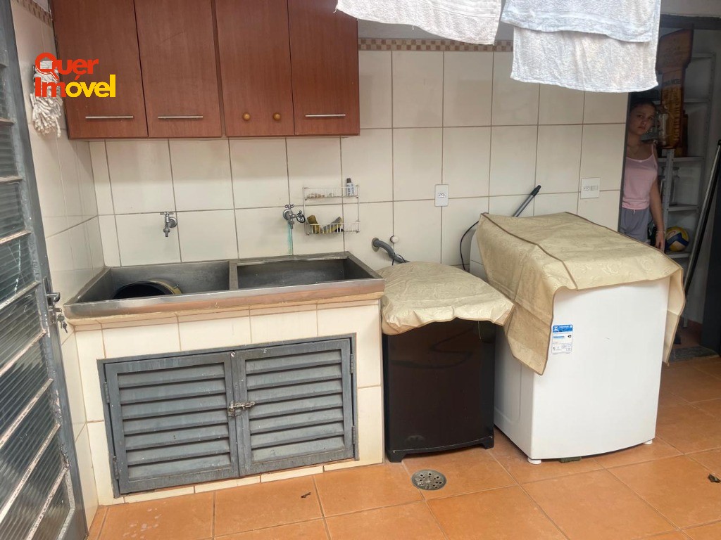 Imperdível oportunidade: Casa à venda em Ribeirão Preto-SP, Vila Albertina. 3 quartos, 1 suíte, 1 sala, 3 banheiros, 2 vagas. 192m². Entre em contato com a Imobiliária Quer Imóvel!