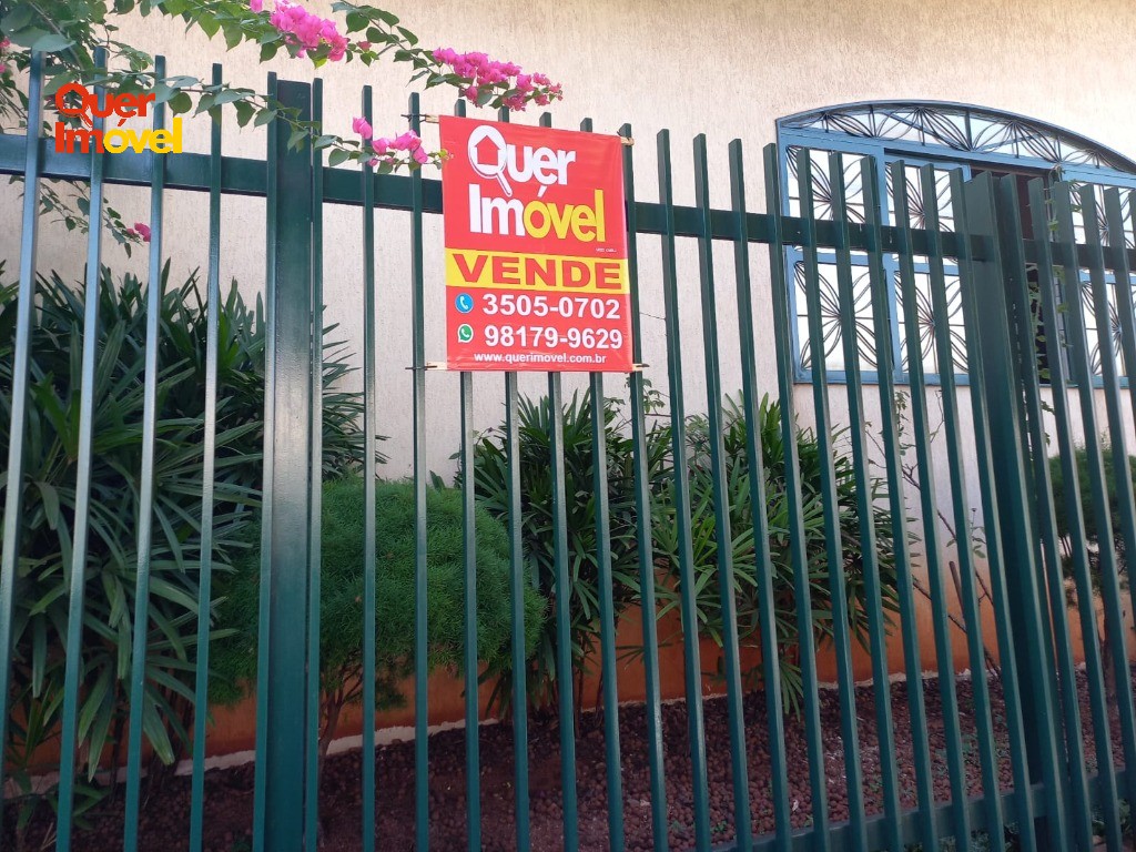 Casa à venda em Ribeirão Preto-SP, Jardim Palma Travassos! 3 quartos, 1 suíte, 2 salas, 4 banheiros, 4 vagas, 223m². Aproveite com a Quer Imóvel Negócios Imobiliários!