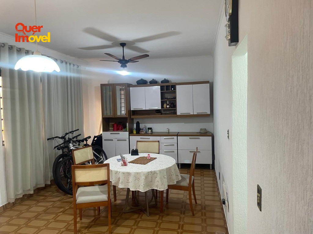 Imperdível oportunidade: Casa à venda em Ribeirão Preto-SP, Vila Albertina. 3 quartos, 1 suíte, 1 sala, 3 banheiros, 2 vagas. 192m². Entre em contato com a Imobiliária Quer Imóvel!