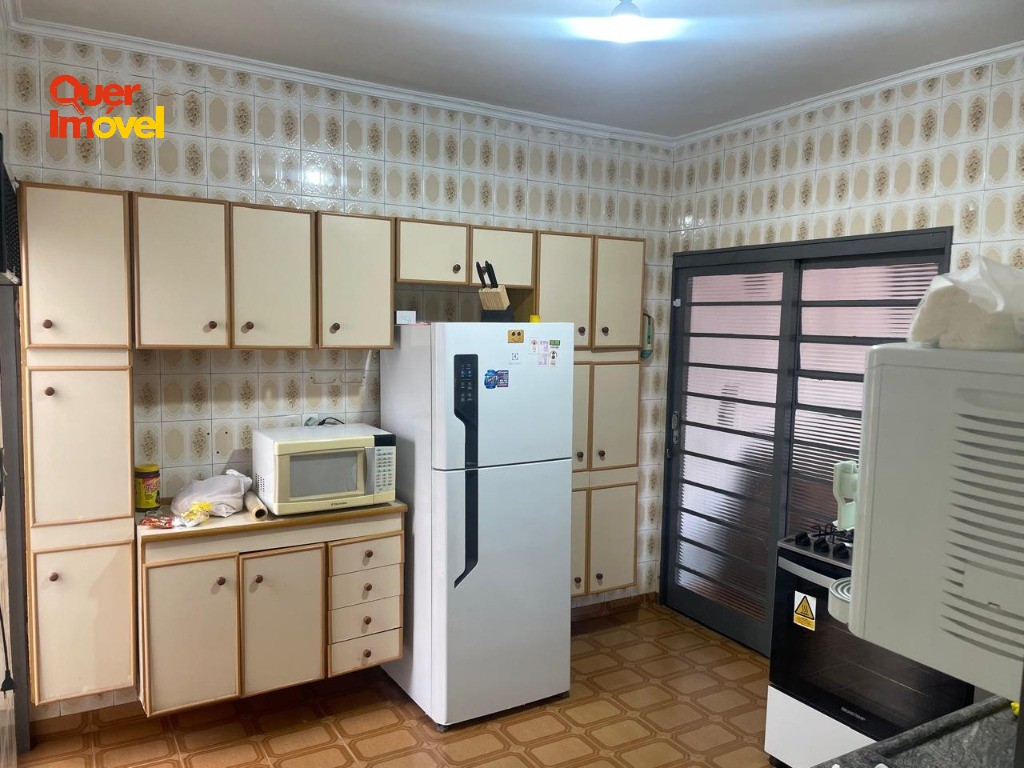 Imperdível oportunidade: Casa à venda em Ribeirão Preto-SP, Vila Albertina. 3 quartos, 1 suíte, 1 sala, 3 banheiros, 2 vagas. 192m². Entre em contato com a Imobiliária Quer Imóvel!