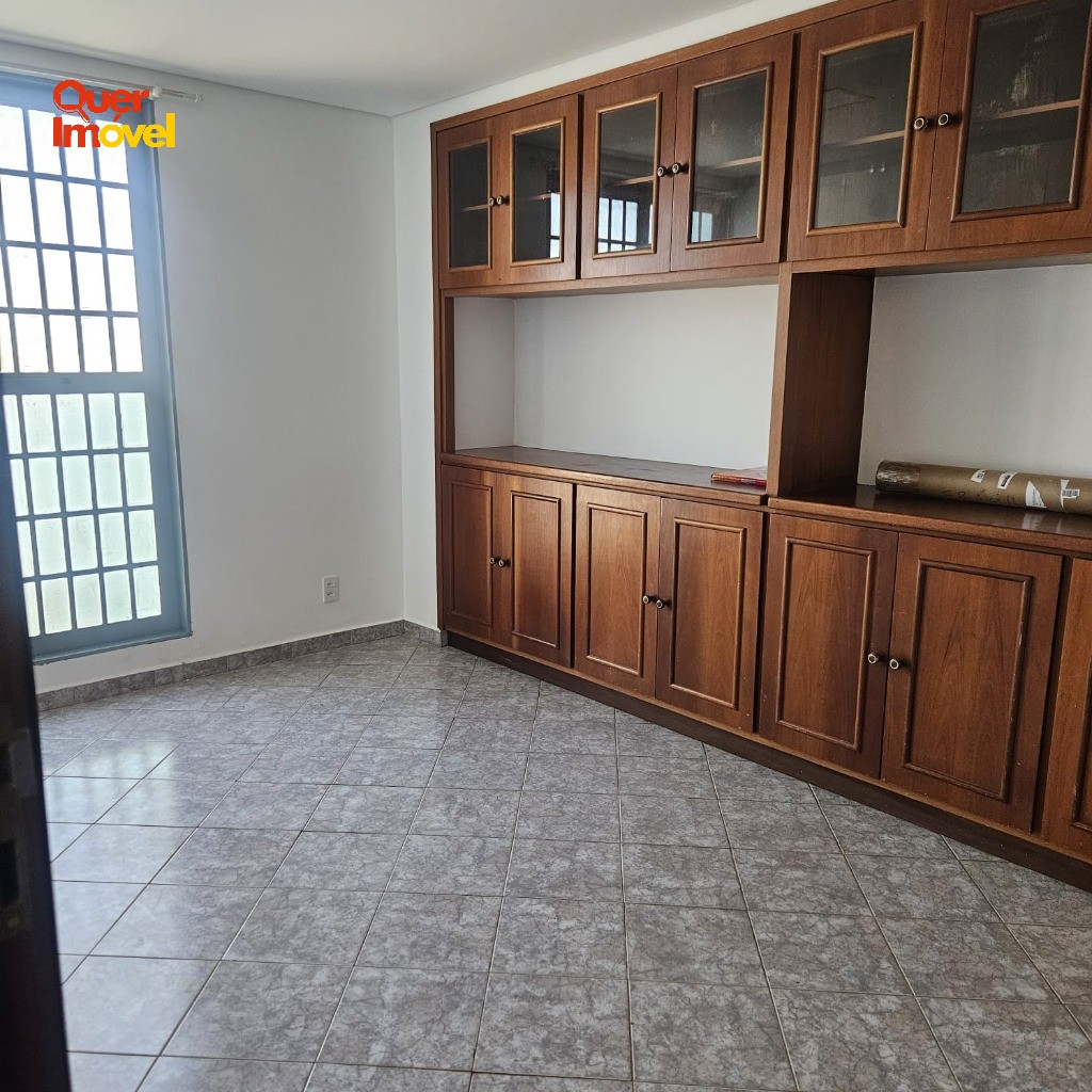 Imperdível casa à venda em Ribeirão Preto-SP, bairro Ribeirânia: 4 quartos, 1 suíte, 2 salas, 4 banheiros, 4 vagas, 332m². Contate a Imobiliária Quer Imóvel!