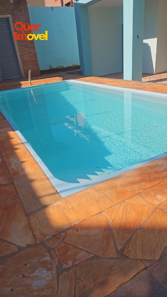Imperdível casa à venda em Ribeirão Preto-SP, bairro Ribeirânia: 4 quartos, 1 suíte, 2 salas, 4 banheiros, 4 vagas, 332m². Contate a Imobiliária Quer Imóvel!