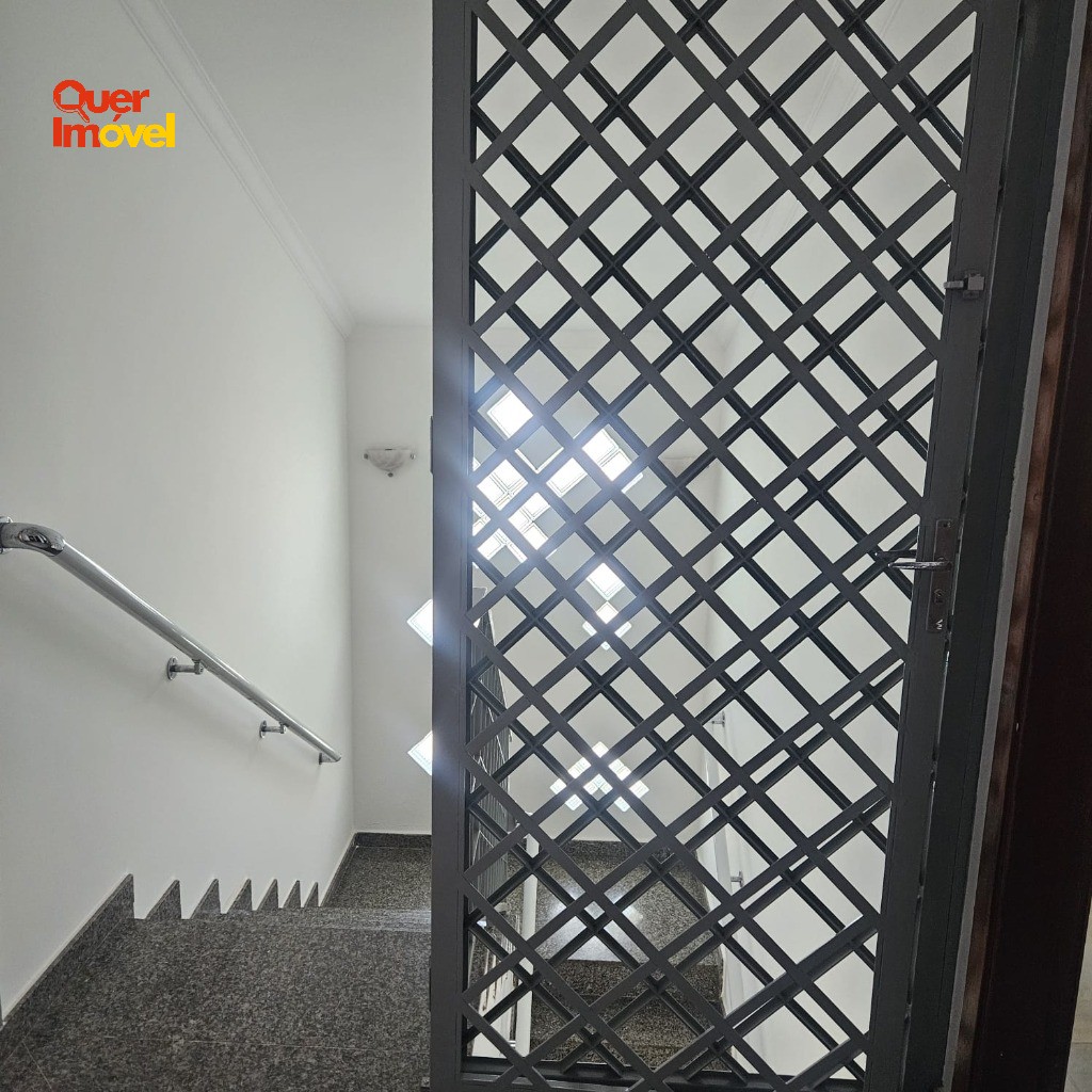 Imperdível casa à venda em Ribeirão Preto-SP, bairro Ribeirânia: 4 quartos, 1 suíte, 2 salas, 4 banheiros, 4 vagas, 332m². Contate a Imobiliária Quer Imóvel!
