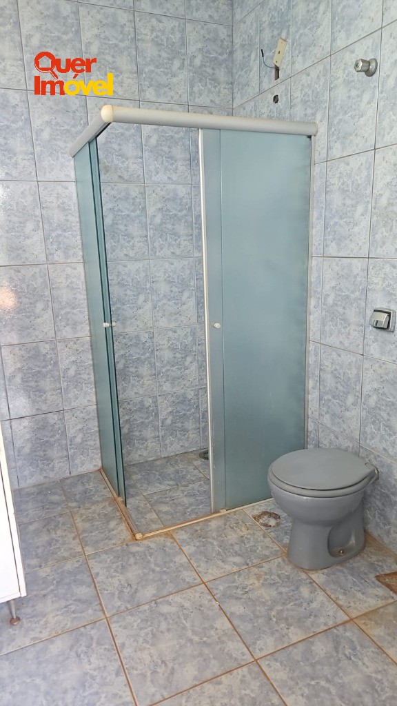 Imperdível casa à venda em Ribeirão Preto-SP, bairro Ribeirânia: 4 quartos, 1 suíte, 2 salas, 4 banheiros, 4 vagas, 332m². Contate a Imobiliária Quer Imóvel!