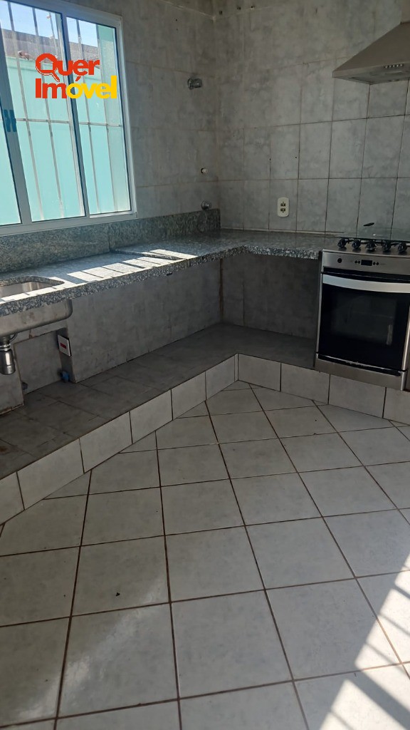 Imperdível casa à venda em Ribeirão Preto-SP, bairro Ribeirânia: 4 quartos, 1 suíte, 2 salas, 4 banheiros, 4 vagas, 332m². Contate a Imobiliária Quer Imóvel!