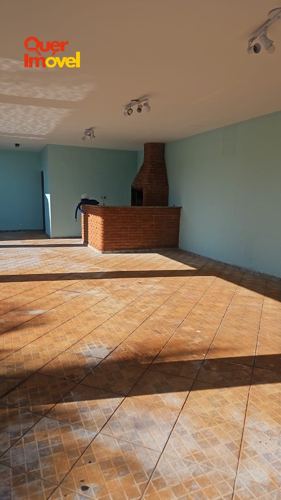 Imperdível casa à venda em Ribeirão Preto-SP, bairro Ribeirânia: 4 quartos, 1 suíte, 2 salas, 4 banheiros, 4 vagas, 332m². Contate a Imobiliária Quer Imóvel!