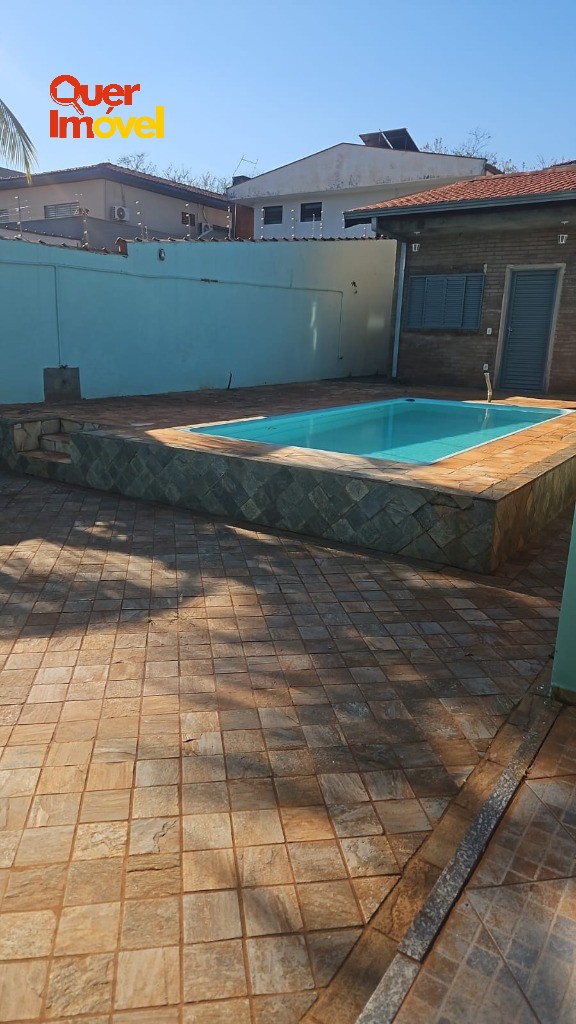 Imperdível casa à venda em Ribeirão Preto-SP, bairro Ribeirânia: 4 quartos, 1 suíte, 2 salas, 4 banheiros, 4 vagas, 332m². Contate a Imobiliária Quer Imóvel!