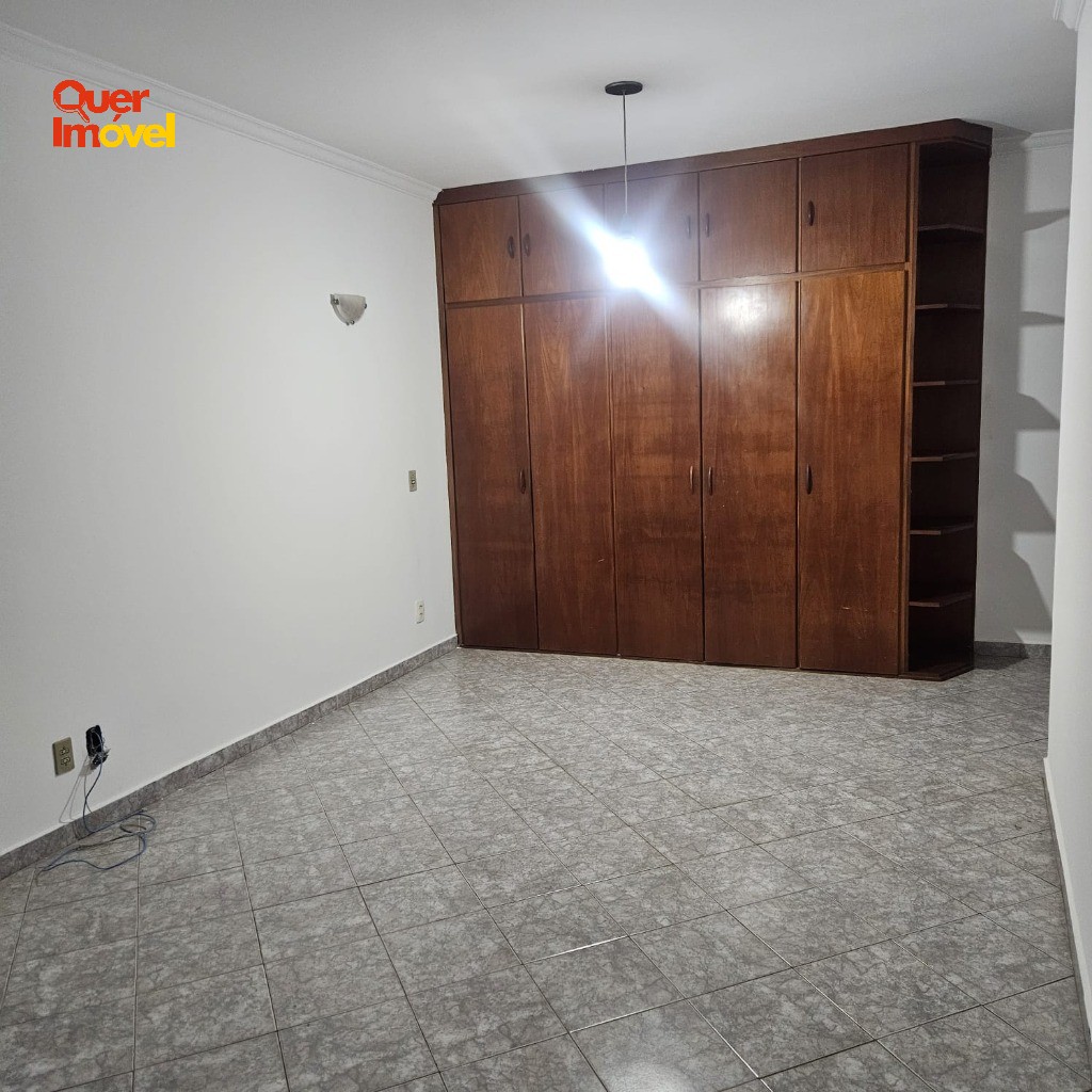 Imperdível casa à venda em Ribeirão Preto-SP, bairro Ribeirânia: 4 quartos, 1 suíte, 2 salas, 4 banheiros, 4 vagas, 332m². Contate a Imobiliária Quer Imóvel!