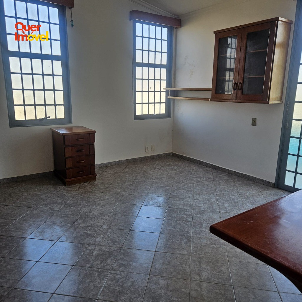 Imperdível casa à venda em Ribeirão Preto-SP, bairro Ribeirânia: 4 quartos, 1 suíte, 2 salas, 4 banheiros, 4 vagas, 332m². Contate a Imobiliária Quer Imóvel!