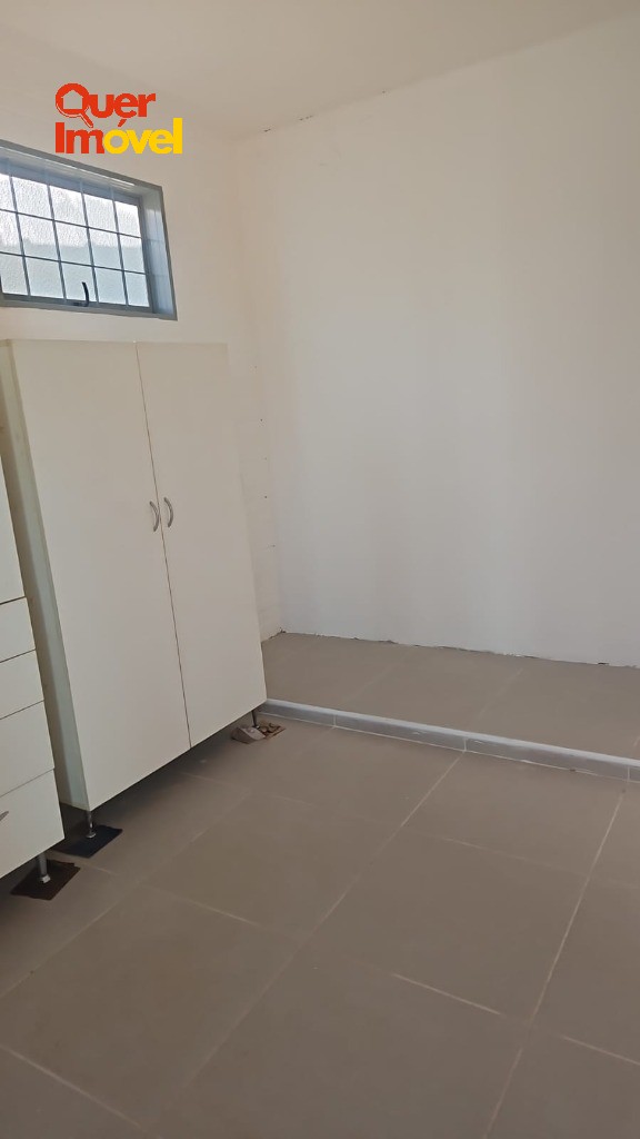 Imperdível casa à venda em Ribeirão Preto-SP, bairro Ribeirânia: 4 quartos, 1 suíte, 2 salas, 4 banheiros, 4 vagas, 332m². Contate a Imobiliária Quer Imóvel!