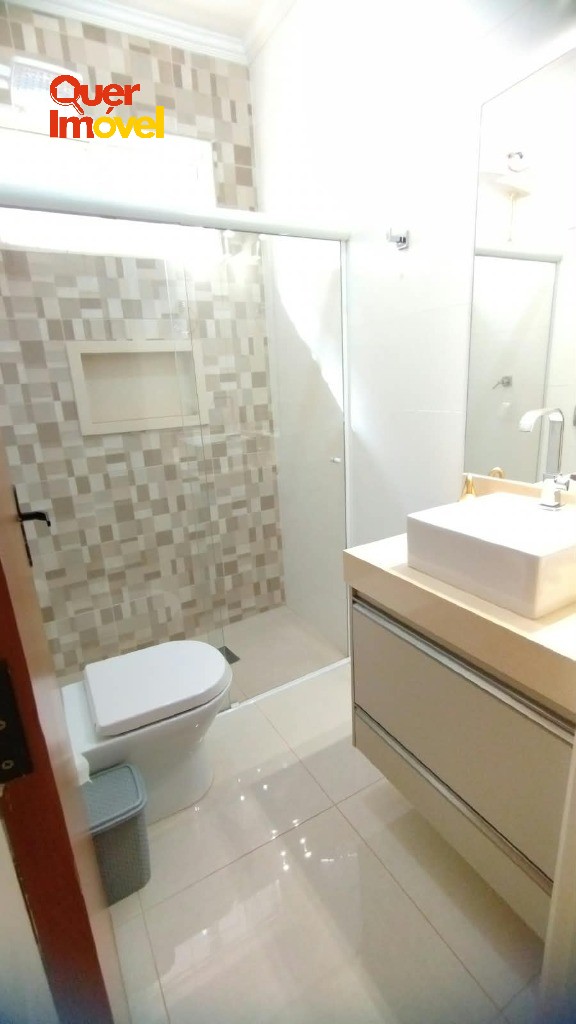 Casa à venda em Ribeirão Preto-SP, Jardim Helena: 2 quartos, 1 suíte, 100m². Entre em contato com a Imobiliária Quer Imóvel.