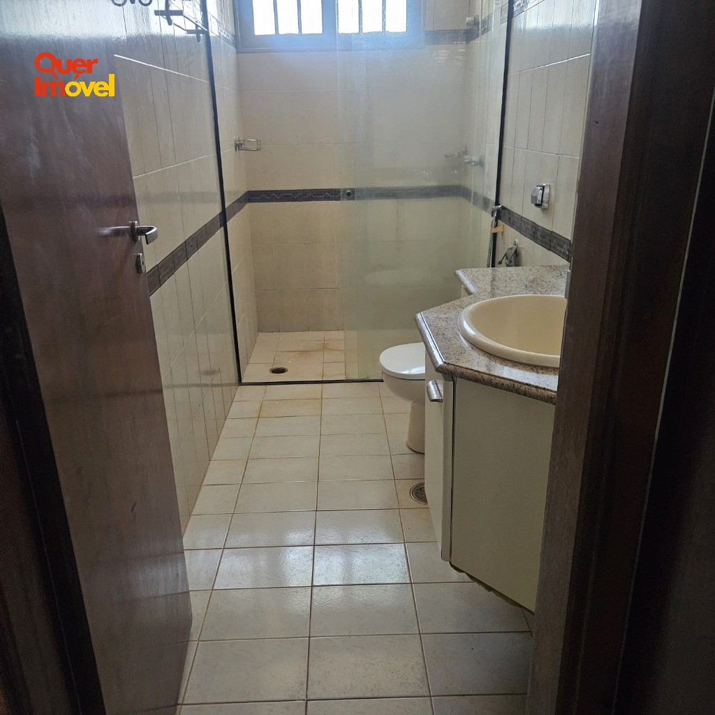 Imperdível casa à venda em Ribeirão Preto-SP, bairro Ribeirânia: 4 quartos, 1 suíte, 2 salas, 4 banheiros, 4 vagas, 332m². Contate a Imobiliária Quer Imóvel!