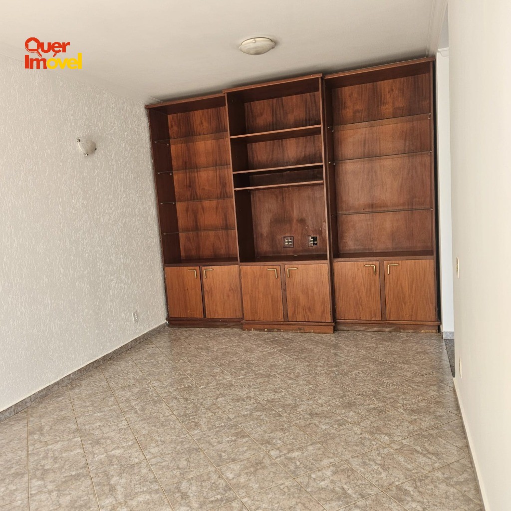 Imperdível casa à venda em Ribeirão Preto-SP, bairro Ribeirânia: 4 quartos, 1 suíte, 2 salas, 4 banheiros, 4 vagas, 332m². Contate a Imobiliária Quer Imóvel!