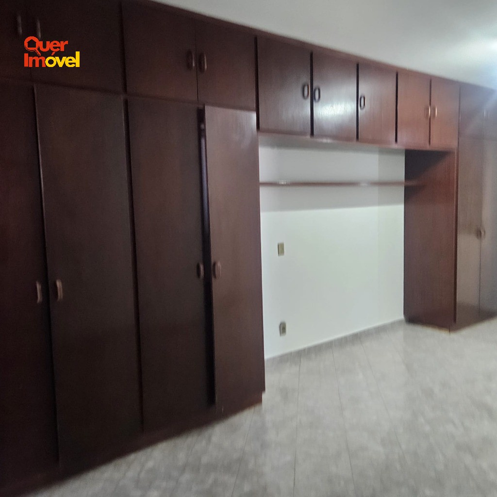 Imperdível casa à venda em Ribeirão Preto-SP, bairro Ribeirânia: 4 quartos, 1 suíte, 2 salas, 4 banheiros, 4 vagas, 332m². Contate a Imobiliária Quer Imóvel!